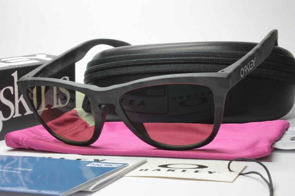 [最終価格！オークリー] サングラス FROGSKINS